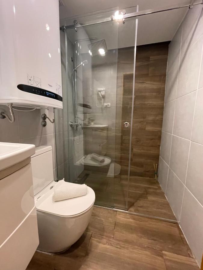Leo Apartment Ni Екстериор снимка