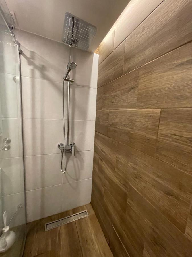 Leo Apartment Ni Екстериор снимка
