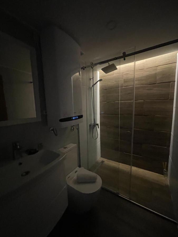 Leo Apartment Ni Екстериор снимка
