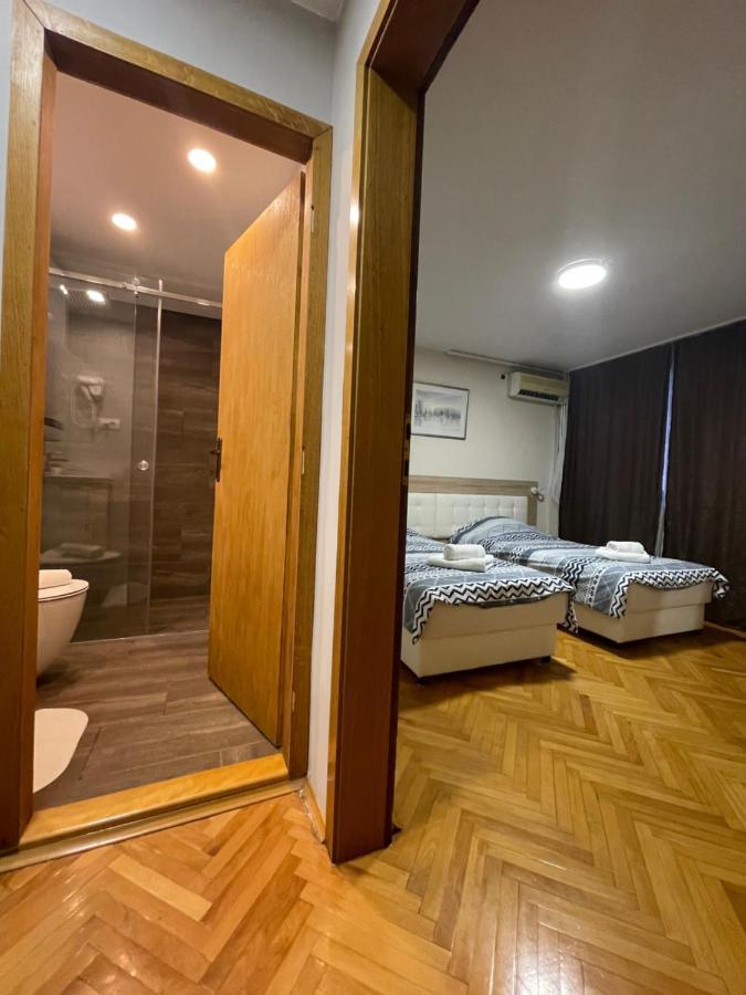 Leo Apartment Ni Екстериор снимка
