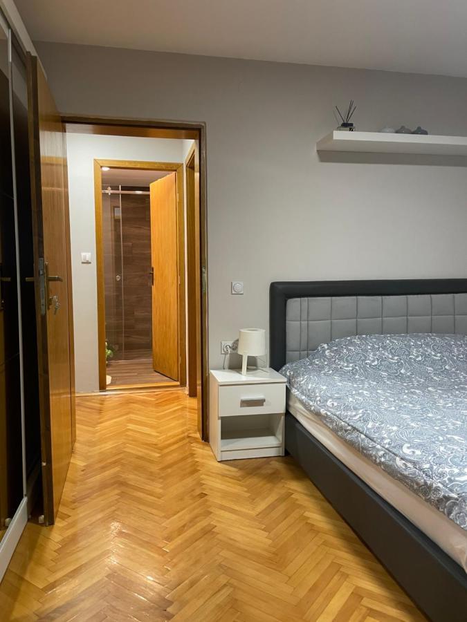 Leo Apartment Ni Екстериор снимка