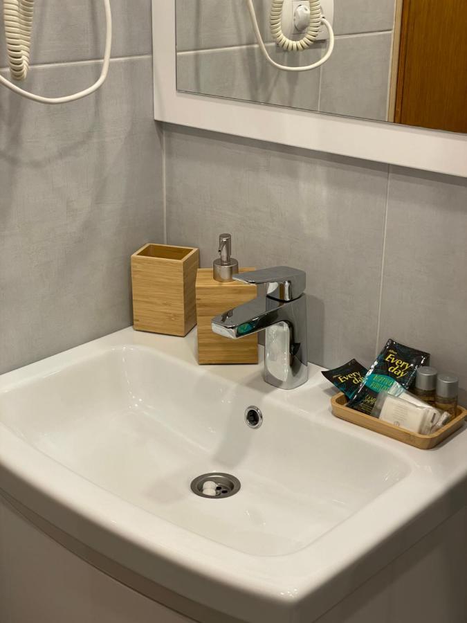 Leo Apartment Ni Екстериор снимка