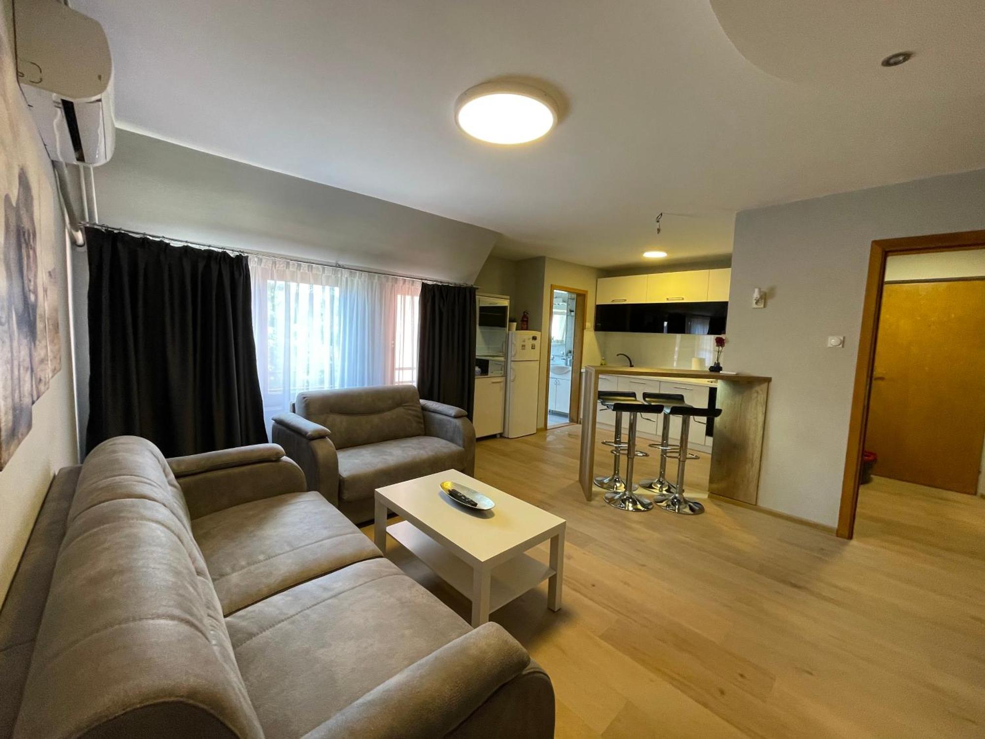 Leo Apartment Ni Екстериор снимка