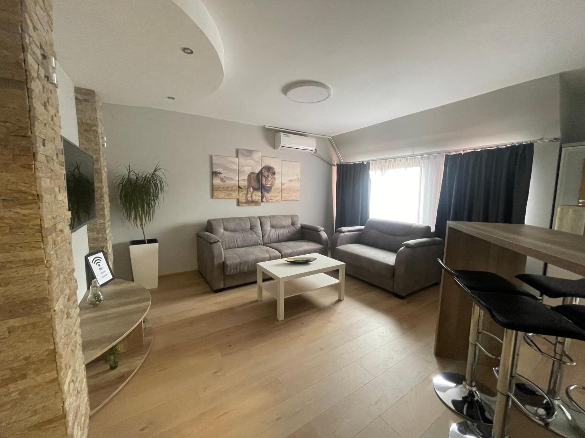 Leo Apartment Ni Екстериор снимка