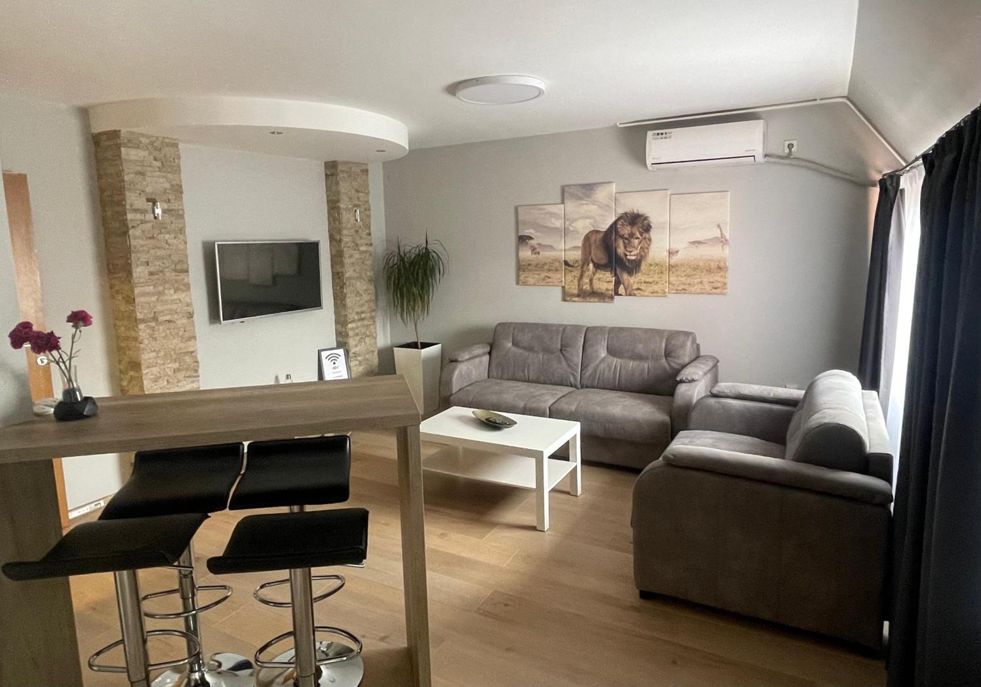 Leo Apartment Ni Екстериор снимка