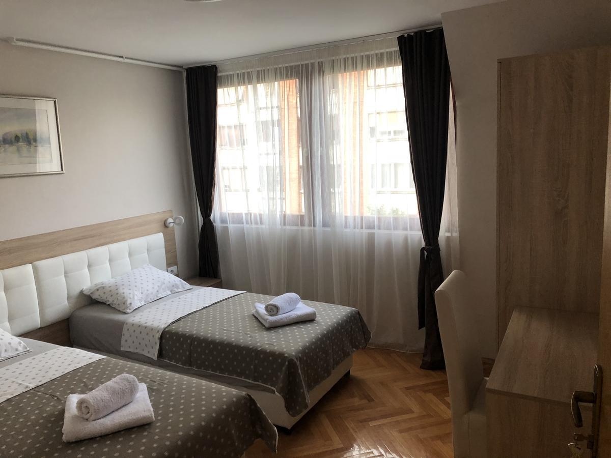 Leo Apartment Ni Екстериор снимка