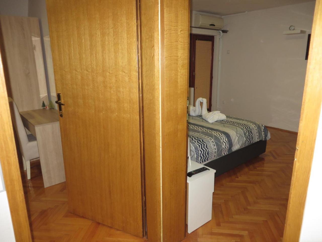 Leo Apartment Ni Екстериор снимка