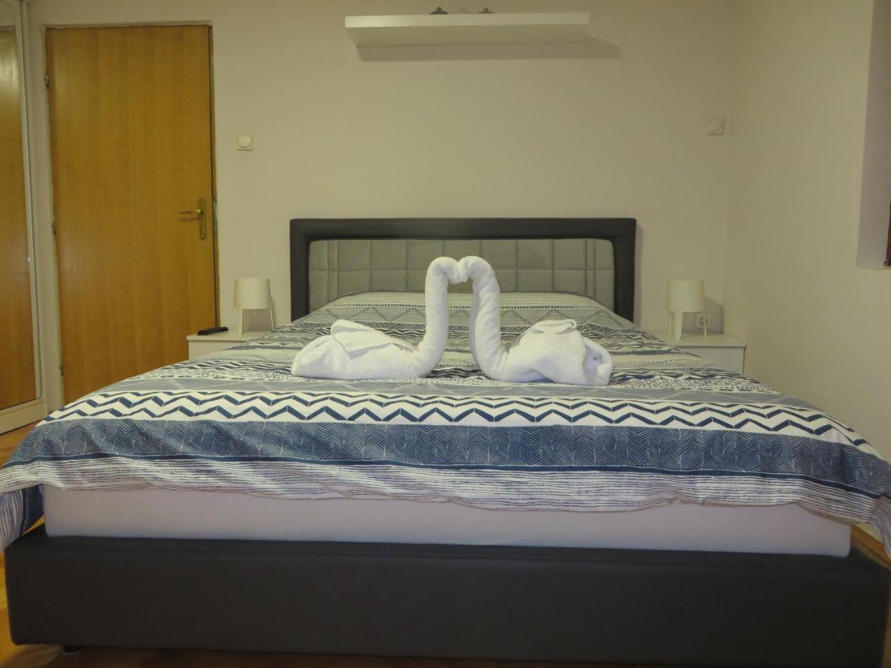 Leo Apartment Ni Екстериор снимка