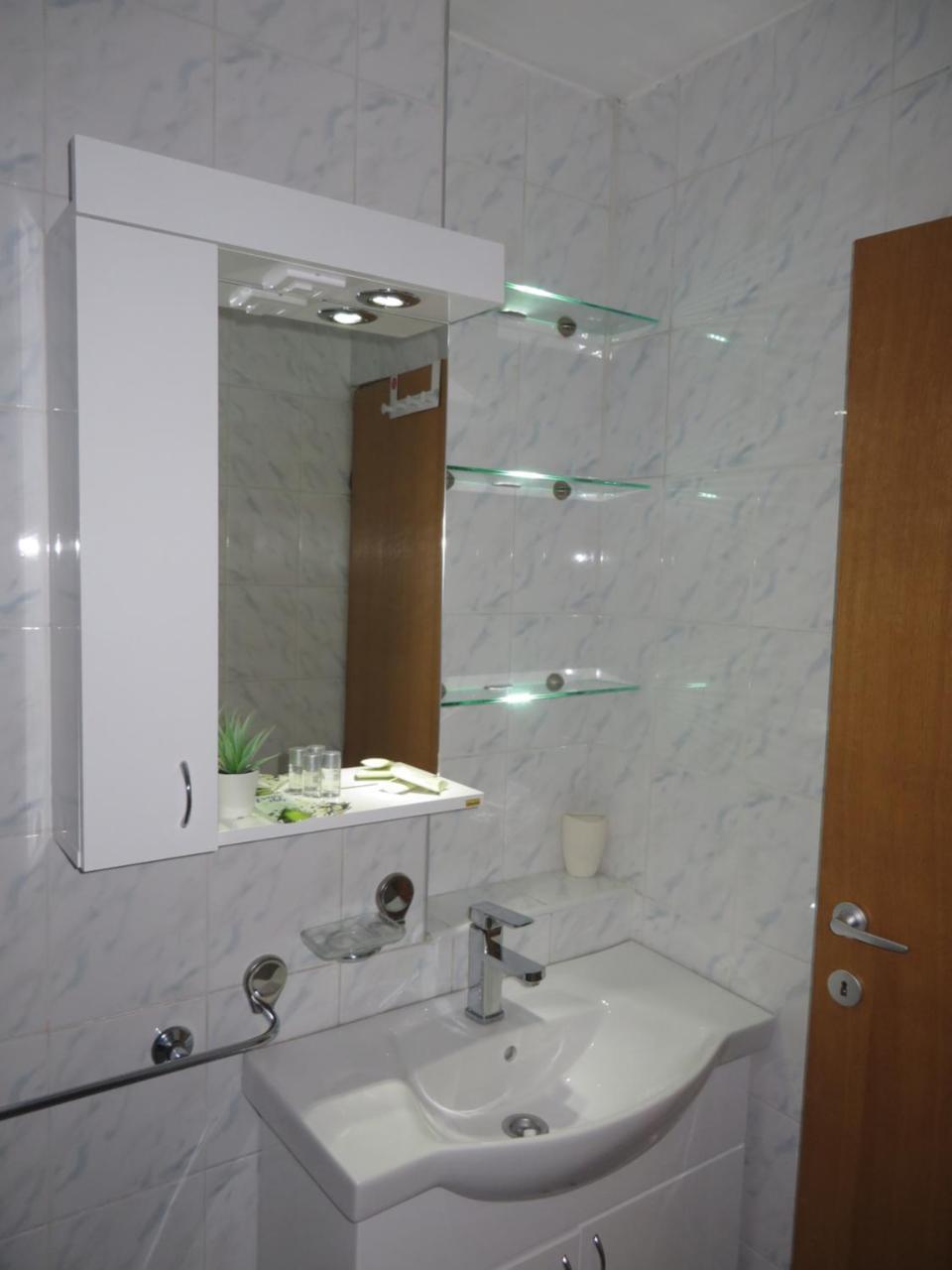 Leo Apartment Ni Екстериор снимка