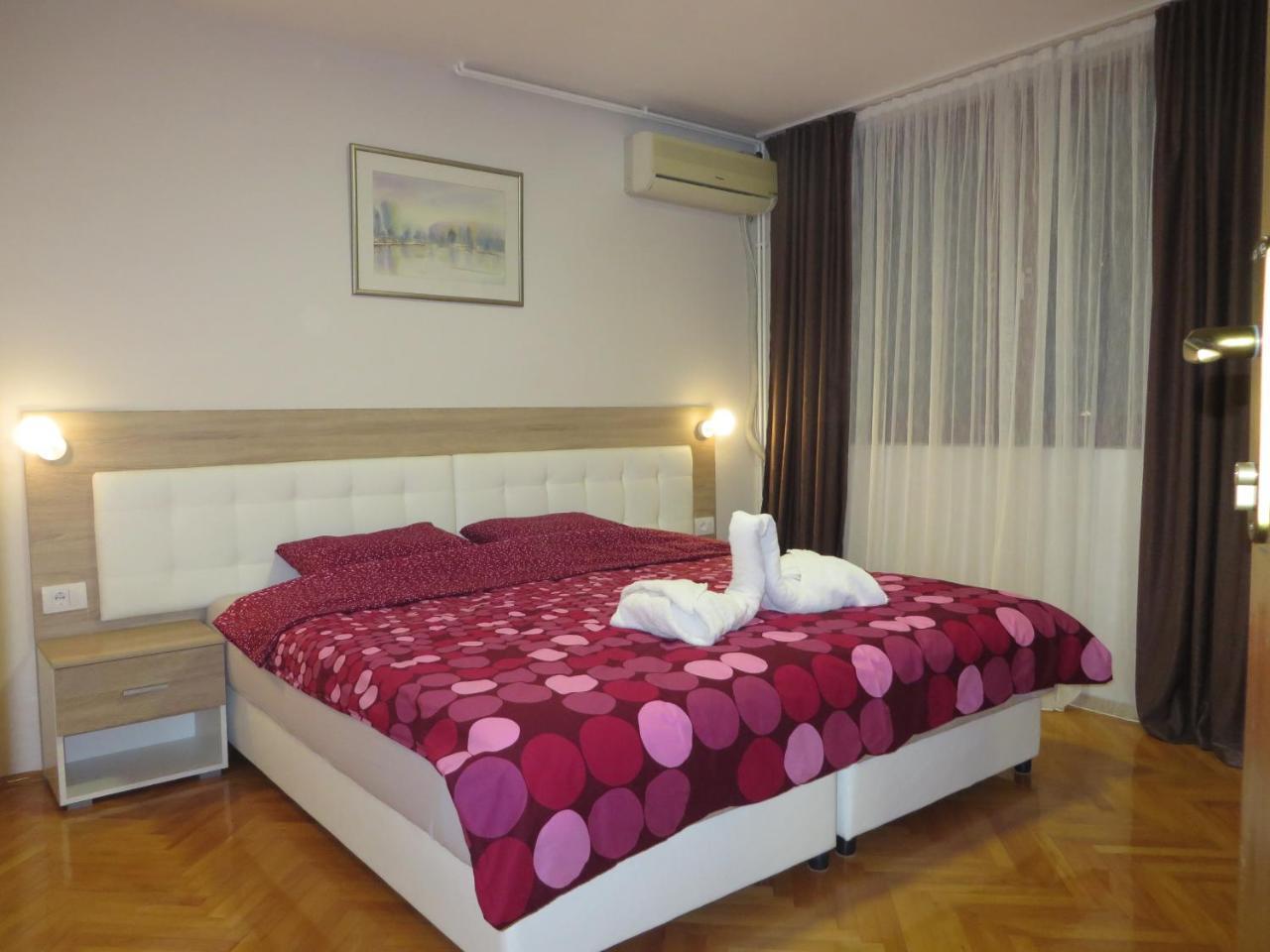 Leo Apartment Ni Екстериор снимка