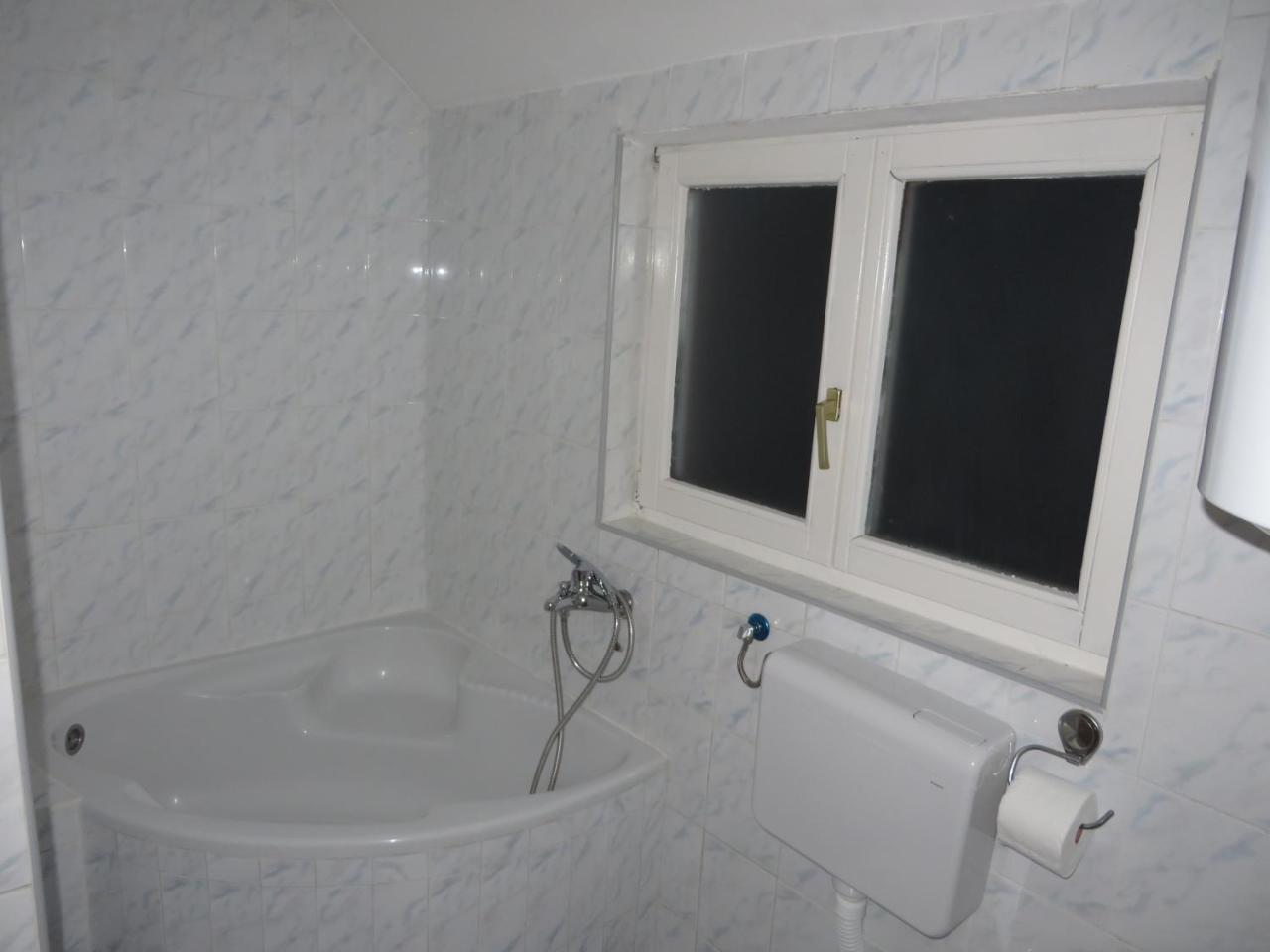 Leo Apartment Ni Екстериор снимка