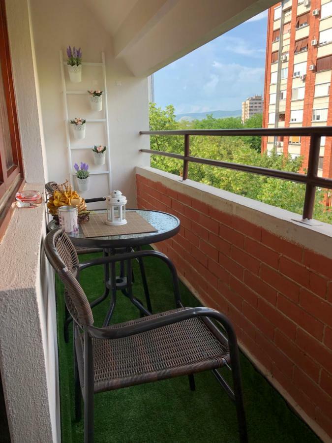 Leo Apartment Ni Екстериор снимка