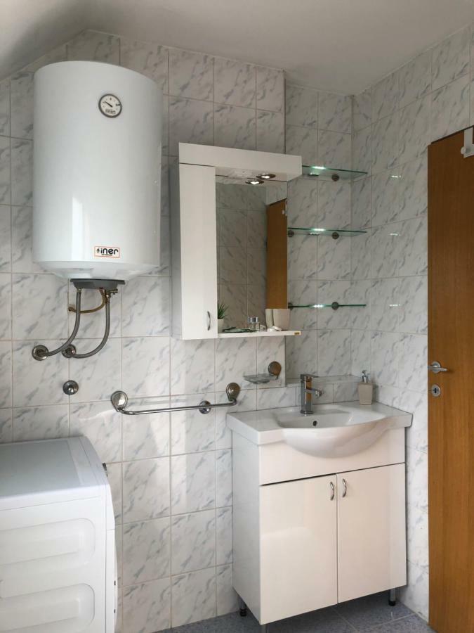 Leo Apartment Ni Екстериор снимка